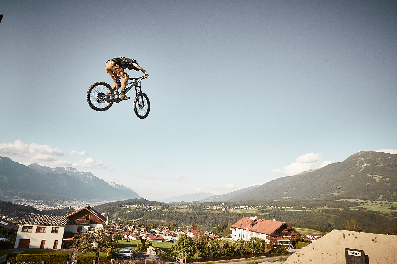 Mountainbiker jumping over the valley at Innsbruck Bike Park