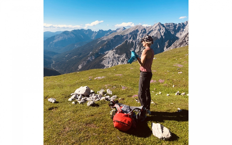 Jessica Zumpfe standing on top of Nordkette on a shoot for WECHSEL Zelte