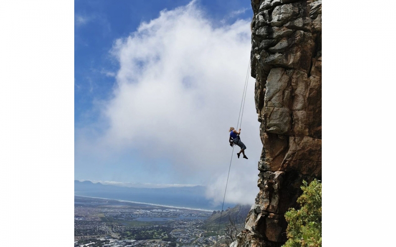 Jessica Zumpfe abseiling down a cliff in Muizenberg Cape Town