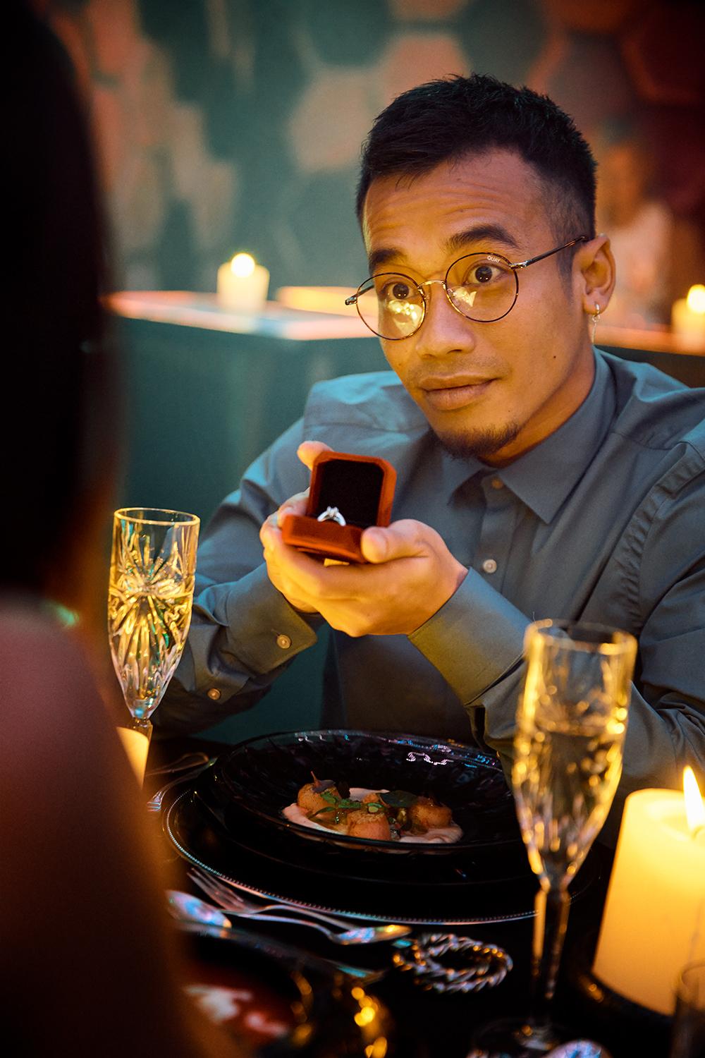 Young man proposing to his girlfriend at a Varietè dinner